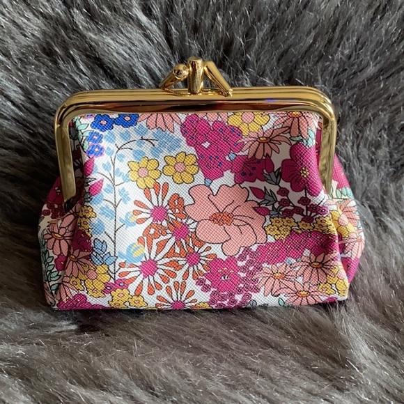 Adorable Buxton Floral coin purse - Picture 2 of 3
